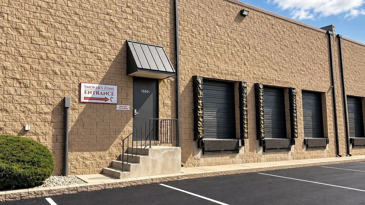 Smoker's Zone storefront entrance at 2552 State Road, Bensalem
